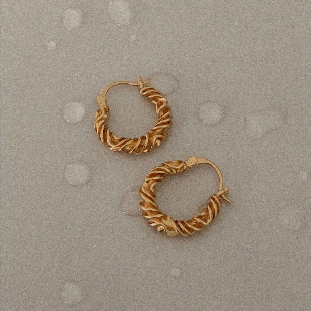 gold hoop earrings cartilage hoop earrings mini hoop earrings textured earrings - Picture 7 of 10